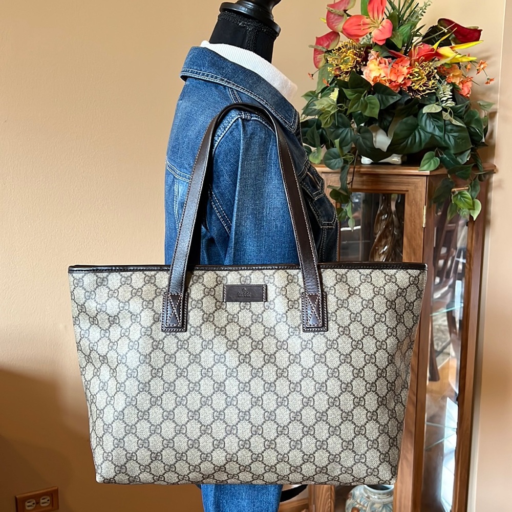 💯 % authentic Gucci shoulder bag